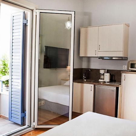 Lovely 1St Fl. Apt, With Balcony In Pagrati Атина Екстериор снимка