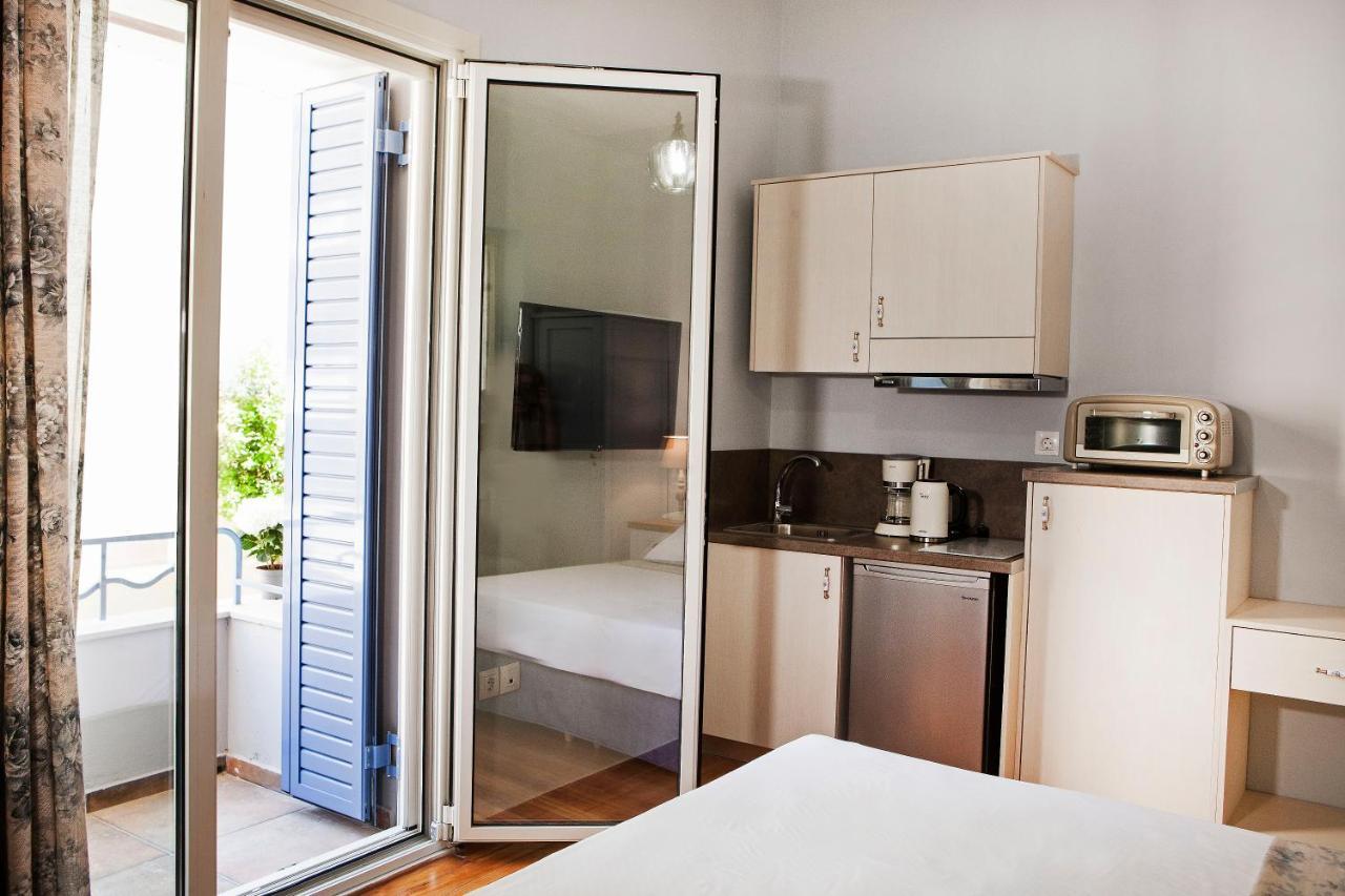 Lovely 1St Fl. Apt, With Balcony In Pagrati Атина Екстериор снимка